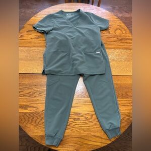 Figs Hunter Green Scrub Set